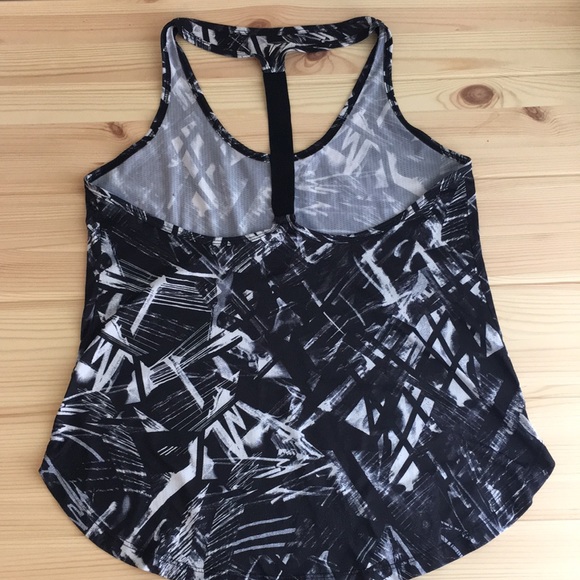 Old Navy Tank medium wear - Picture 3 of 4